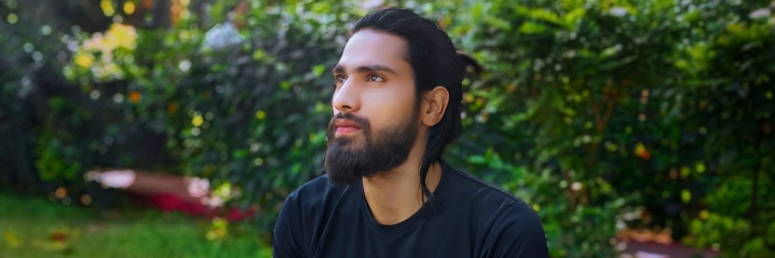 मन की पीड़ा कहना चाहोगे, कह ना पाओगे। चाहिए क्या मन को?